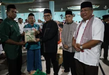 Safari Ramadan Kukar Sambangi Santan Tengah, Bupati Serahkan Bantuan untuk Warga