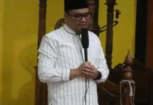Bupati Kukar Salurkan Bansos saat Safari Ramadan, Sasar Warga Kurang Mampu