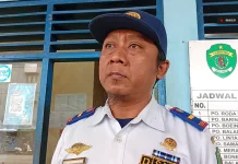 Bus Tidak Laik Operasi Diberi Stiker Merah di Terminal Sungai Kunjang
