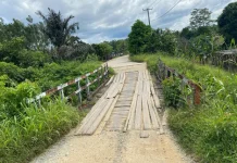 Jembatan Tua di Desa Jonggon Kukar Rusak Berat, Warga Pasang Penyangga Darurat