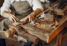 UMKM Samarinda Kembangkan Produk Kayu Menggeris tanpa Limbah