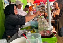 Harga Plastik Naik, Pedagang Kecil Samarinda Putar Strategi Bertahan