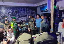 Satpol PP Samarinda Amankan 15 Botol Miras dari Warung dan Kafe di Loa Janan Ilir