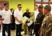 Petani Rapak Lambur Terima Bantuan Gagal Panen dari Pemkab Kukar
