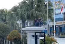 Masyarakat Soroti Kawat Berduri Menjelang Unjuk Rasa