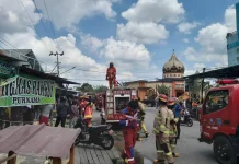 Api Hanguskan Atap Rumah Kosong di Tanah Grogot