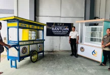 HBP ke-62: Lapas Balikpapan Bagikan Gerobak Usaha bagi Keluarga Napi