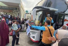 Suasana Haru Iringi Pelepasan 360 Jemaah Haji Kloter 2 Balikpapan