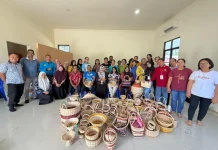 Anyaman Asa dari Segah: Cerita Ibu Ros dan Harapan di Balik Rotan