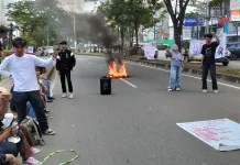 Mahasiswa Unmul Gelar Aksi Simbolik jelang May Day