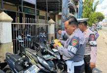 Pelajar Bawa Kendaraan, Dishub Samarinda Tempel Stiker Pelanggaran