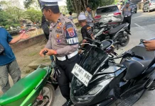 Satlantas Samarinda Tertibkan Pengendara Lawan Arus di Jalan P Suryansyah