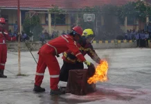 Ratusan Siswa SMKN 1 Muara Badak Ikuti Simulasi Penanganan Kebakaran