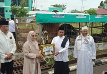 Bupati Berau Salat Iduladha Bersama Masyarakat dan Serahkan Hewan Kurban