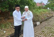 Berbagi di Idul Adha, Ketua DPRD Berau Serahkan 7 Ekor Sapi Kurban untuk Masyarakat