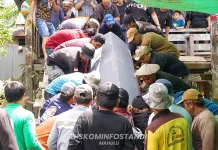 Pemkab Mahulu Berikan Penghormatan Terakhir Ayahanda Wabup Suhuk