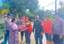 Banjir di Nehas Liah Bing Mulai Surut, BPBD Kutim Salurkan Bantuan Logistik