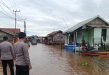 Banjir Rendam Jalan di Muara Kaman, Polisi Imbau Warga Tingkatkan Kewaspadaan