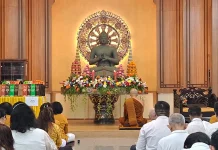 Ratusan Umat Buddha Khusyuk Rayakan Waisak 2570 BE di Vihara Muladharma Samarinda