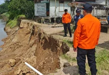 Abrasi Sungai di Teluk Bayur Berau Ancam Dua Rumah dan Akses Jalan Warga