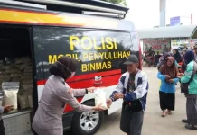Sat Binmas Polres Kukar Salurkan Beras untuk Warga