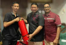 Langkah Preventif Kebakaran, Puluhan APAR Dibagikan kepada Relawan
