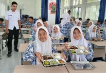 Kisah Haru Siswa Samarinda Pertama Kali Nikmati Rendang lewat MBG
