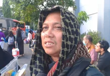 Tangis Haru Jemaah Kloter BPN 4: Ingin Lebih Lama Beribadah di Tanah Suci