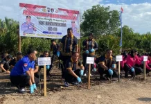 Polres Paser Tanam 150 Bibit Mangrove