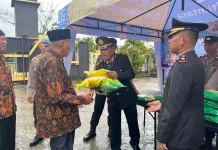 Polres PPU Salurkan Beras Gratis, Hari Bhayangkara Diisi Aksi Kepedulian