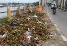 Halo RRI: Sampah Menumpuk Ganggu Kawasan Jembatan 1 Samarinda
