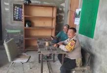 Bhabinkamtibmas Ajak Warga Bontang Hidupkan Kembali Siskamling
