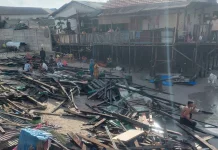 Gelombang Tinggi Robohkan Tiga Rumah di Balikpapan Kota