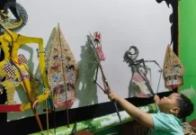 Dalang Cilik Aksan Eko Nurcahyo Lestarikan Wayang Kulit di tengah Modernisasi