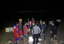 Kapal Nelayan Pecah Akhibat Ombak Tinggi di Manggar 3 Selamat 1 Masih Pencarian