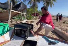 Bertahan dengan Satu Tangan, Ramdan Merakit Harapan dari Teluk Sumbang