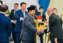 Presiden Prabowo Menerima Baret Merah dari Pasukan Khusus Thailand