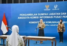 Meutya Hafid mengukuhkan anggota KIP 2026–2030