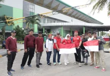 Pembagian Bendera Jadi Simbol Mengisi Kemerdekaan Bersama di Kaltim