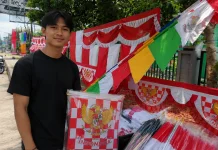 Penjualan Menurun, Pedagang Bendera di Samarinda Akui Pernah Raup Rp10 Ribu Sehari