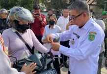 Kutim Bagikan Seribu Bendera Merah Putih jelang HUT RI