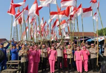 Pelabuhan Klotok PPU Dipenuhi Merah Putih Jelang HUT RI