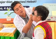 PHM Periksa Mata dan Bagikan Kacamata untuk Siswa di Delta Mahakam