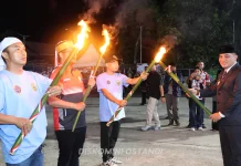 Pawai Obor HUT Ke-81 RI, Pemkab Mahulu Ajak Masyarakat Kobarkan Semangat Persatuan