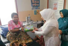 Ketua TP PKK Berau Jenguk Ibu dan Bayi yang Lahir pada 17 Agustus 2026
