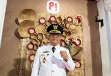 Wawali Bagus Pimpin Penurunan Bendera HUT ke-81 RI di Balai Kota Balikpapan