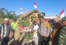 Polsek Babulu Bagikan Bibit Tanaman untuk Warga