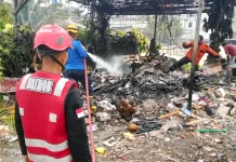 Bakar Sampah Picu Asap Pekat di Ruko Bandar, Brimob Bertindak