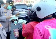 Aksi Sosial, Polresta Samarinda Bagikan 10 Ribu Masker