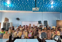 600 Siswa SD di Balikpapan Terima Paket Perlengkapan Sekolah